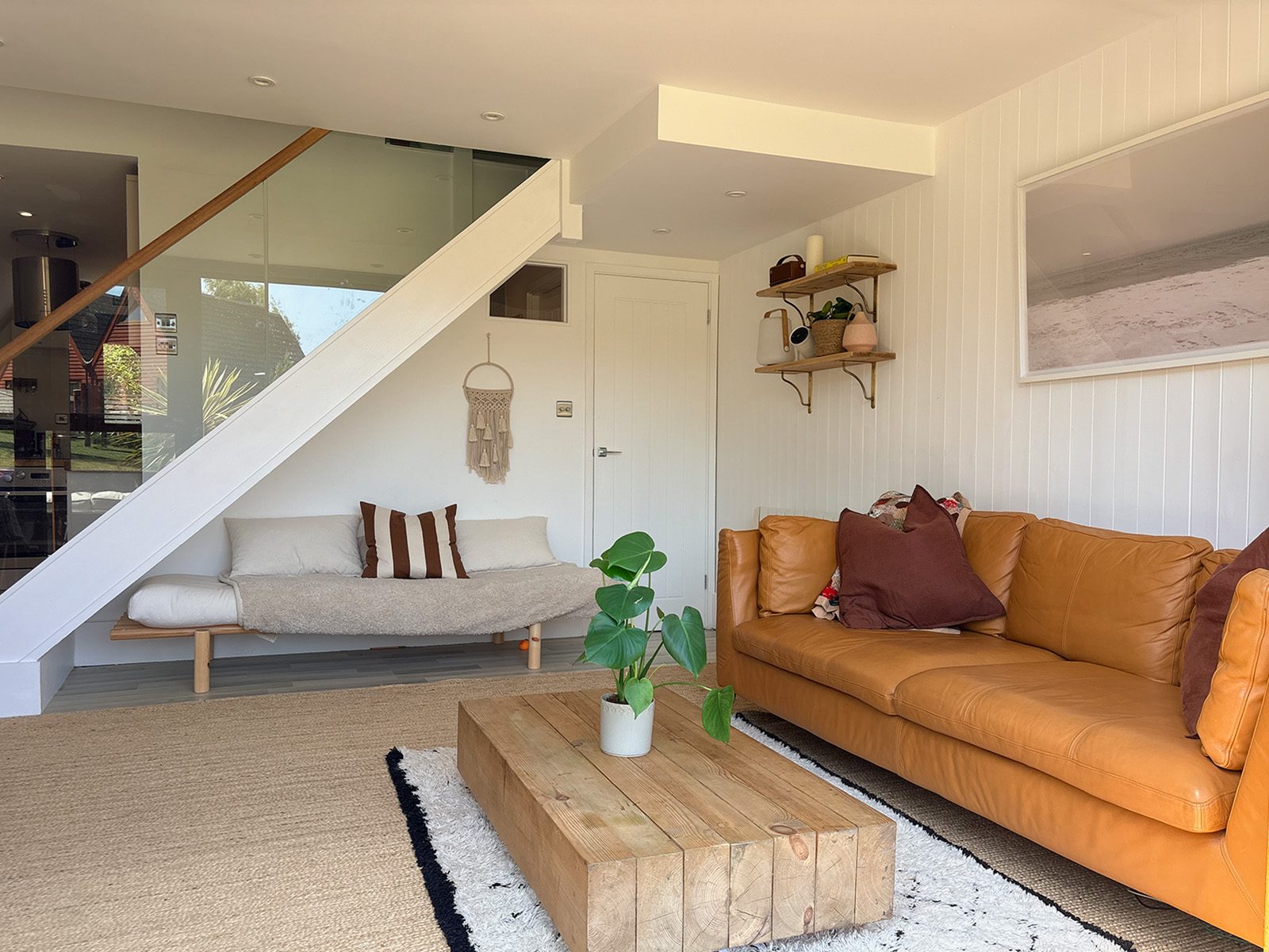 Living space — leather sofa and daybed