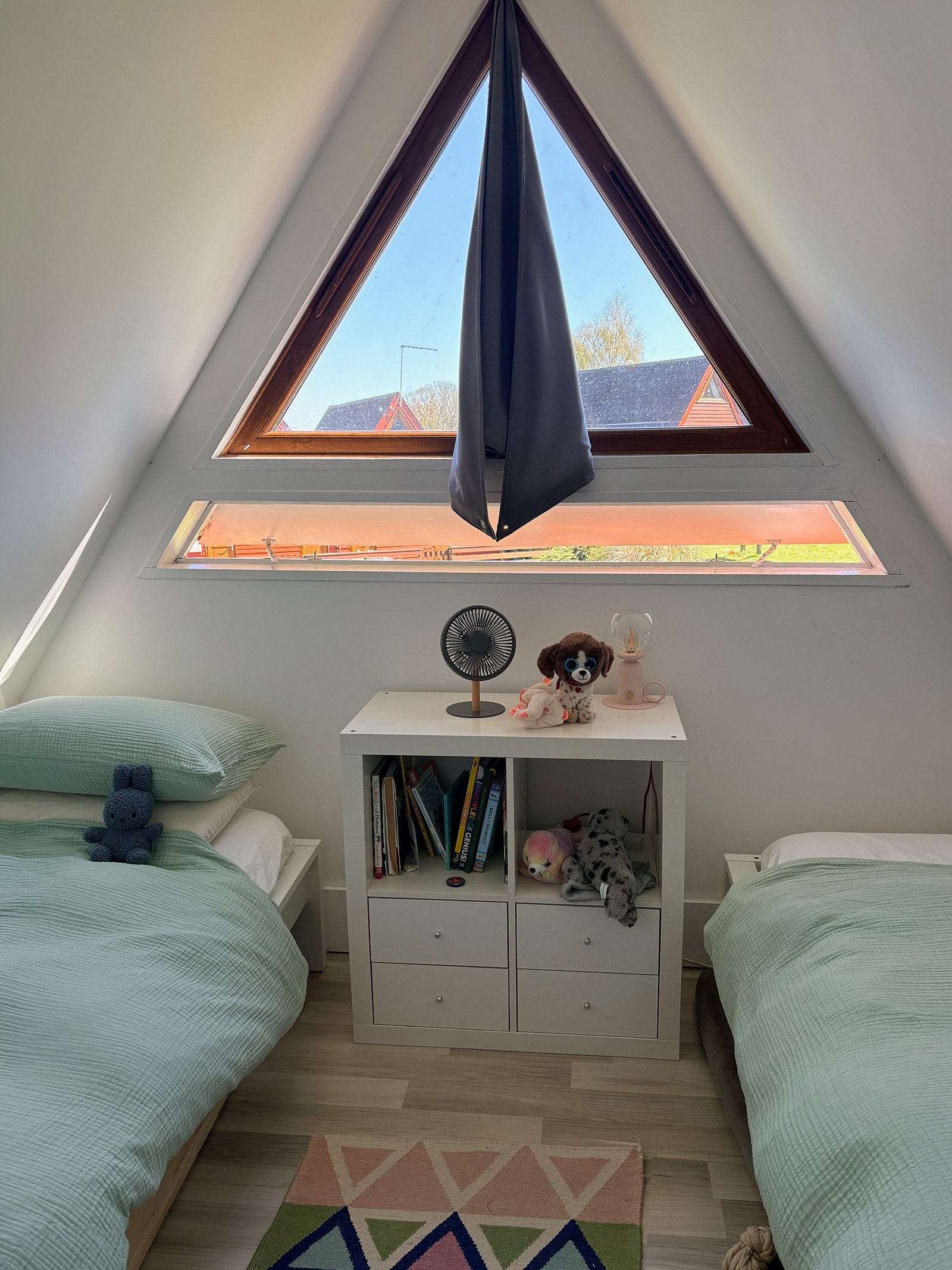 Twin bedroom